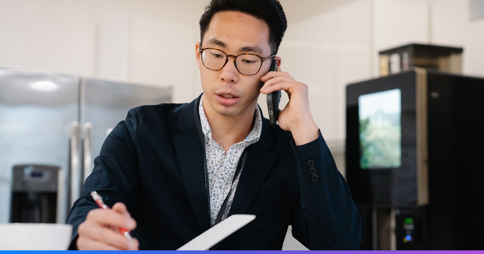 AI cho nhân viên kinh doanh: chuẩn bị cuộc gọi và follow-up