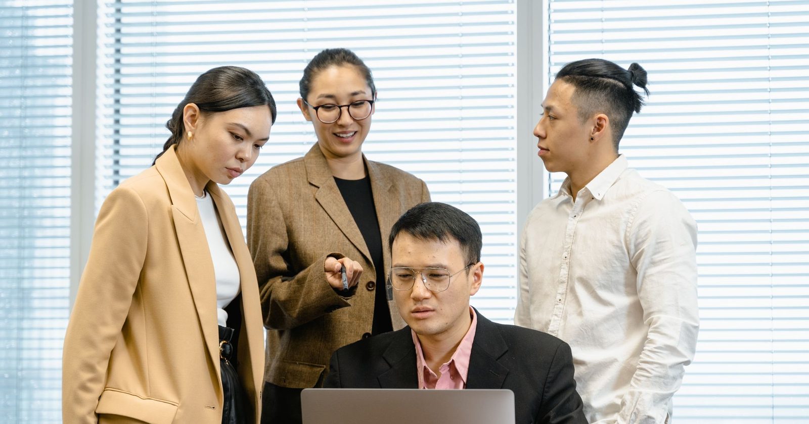 Ai phụ trách AI trong doanh nghiệp: chọn người trong nhà